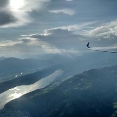 Flugwegposition um 15:50:30: Aufgenommen in der Nähe von Gemeinde Feld am See, Österreich in 2524 Meter